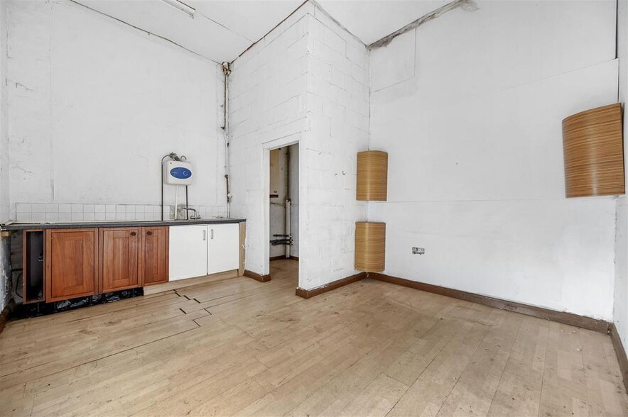 176A Park Ave, Londres à vendre - Photo de l’immeuble – Image 2 sur 12