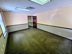 2110 Kanawha Blvd E, Charleston, WV à louer Photo intérieure– Image 2 sur 2