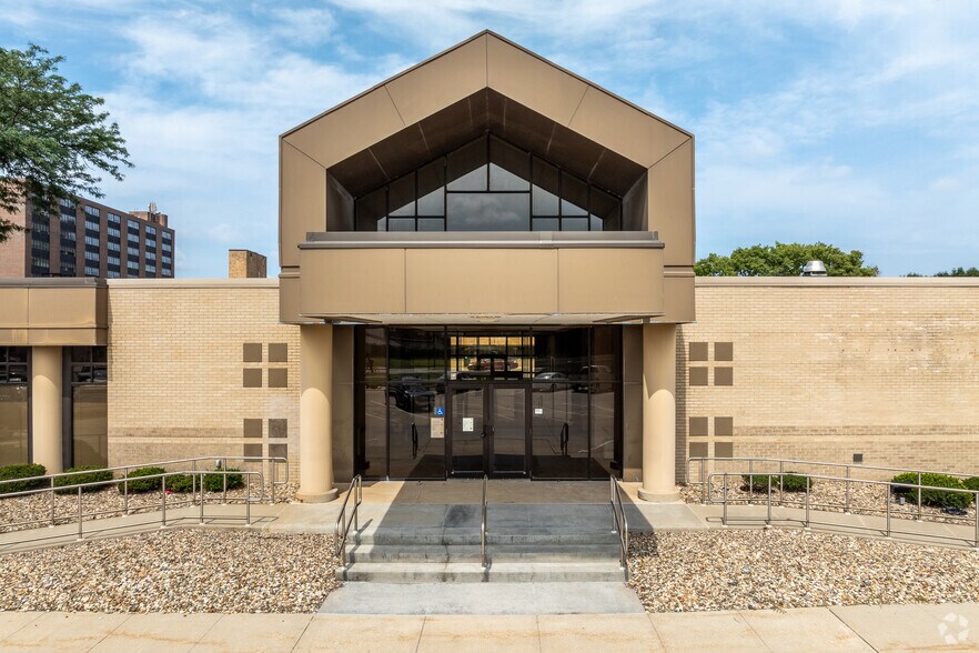 191 W 5th St, Waterloo, IA à vendre - Photo de l’immeuble – Image 2 sur 6