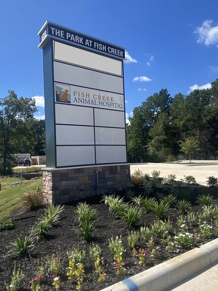 618 Fish Creek Thoroughfare, Montgomery, TX à louer - Photo de l’immeuble – Image 2 sur 4