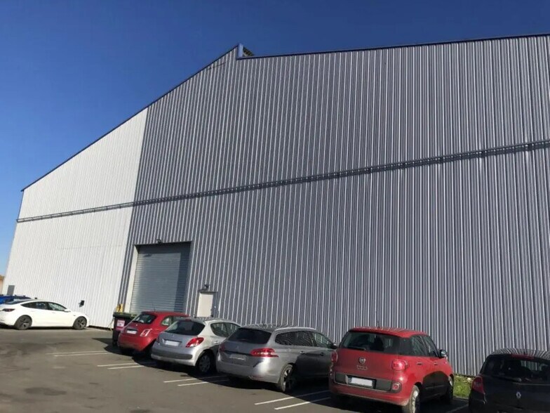 Local d’activités dans Bassens à louer - Photo de l’immeuble – Image 3 sur 10