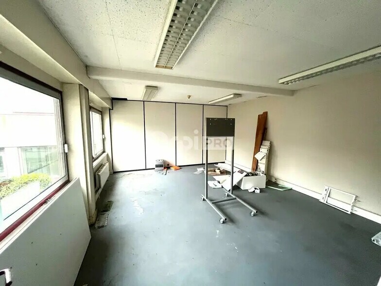 Bureau dans Saint-Quentin à vendre - Photo intérieure – Image 2 sur 2