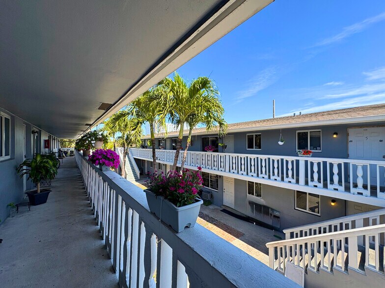 101-105 SE 26th St, Fort Lauderdale, FL à vendre - Photo de l’immeuble – Image 3 sur 12