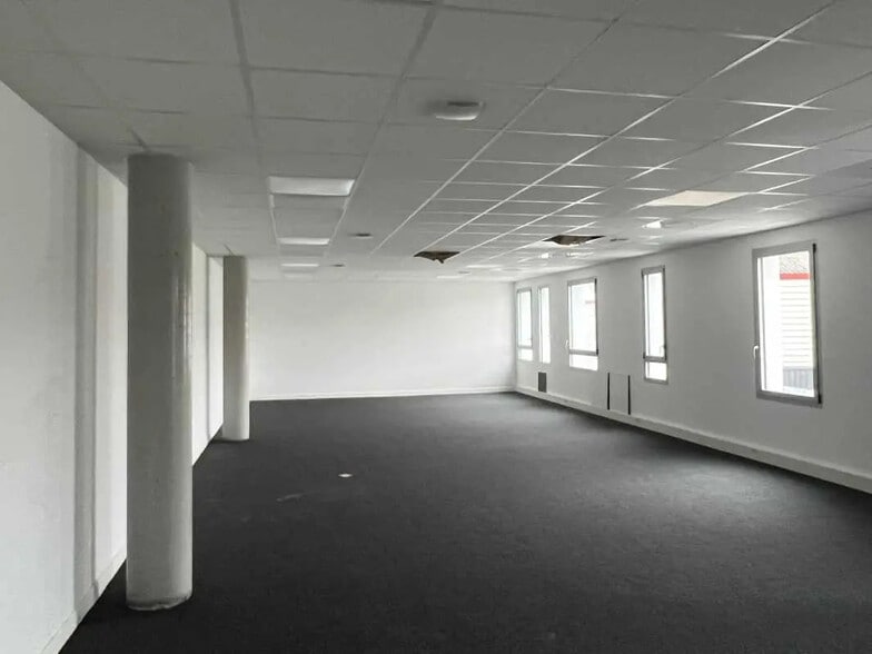 12 Rue Marie Curie, Saint-Sébastien-sur-Loire à louer - Photo de l’immeuble – Image 3 sur 3