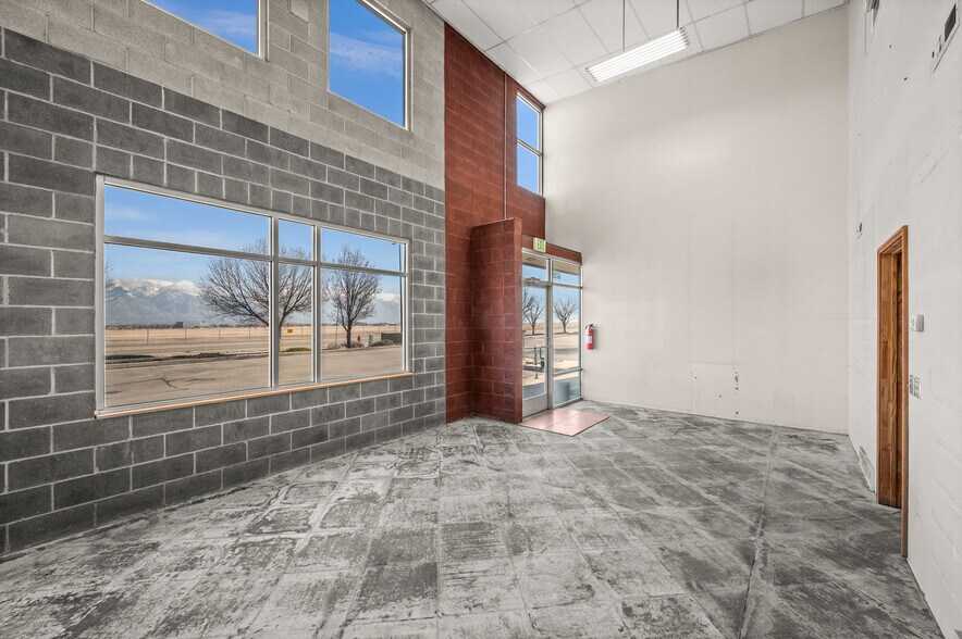 6708-6732 S Airport Rd, West Jordan, UT à louer - Photo de l’immeuble – Image 3 sur 20