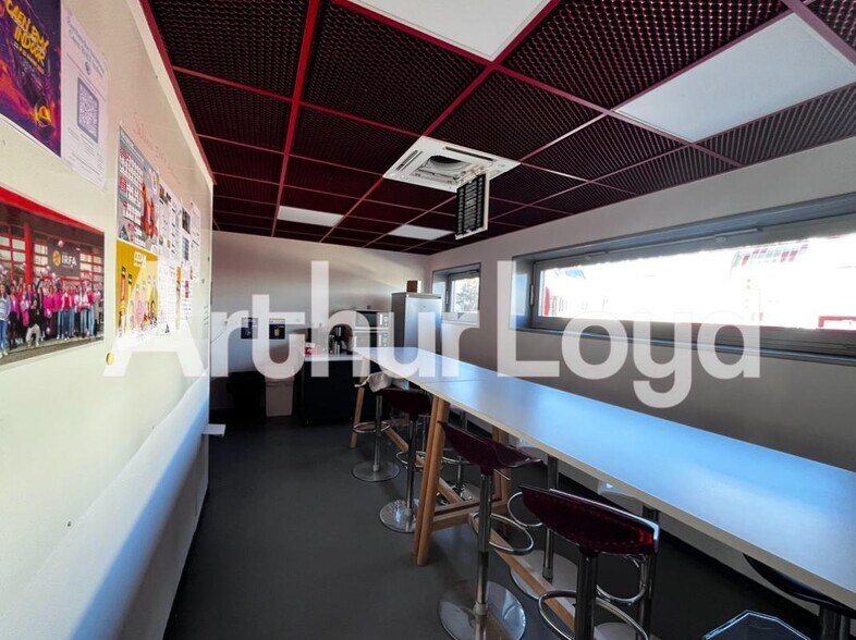 Bureau dans Herouville Saint Clair à louer - Photo intérieure – Image 2 sur 6
