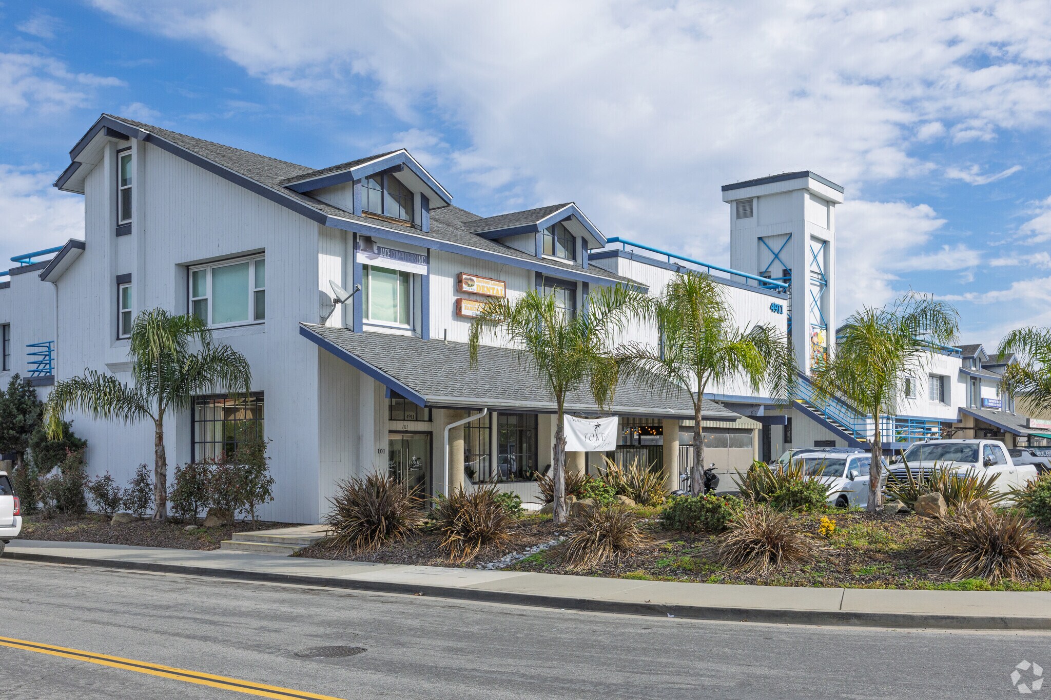 4911 Warner Ave, Huntington Beach, CA à louer Photo de l’immeuble– Image 1 sur 17
