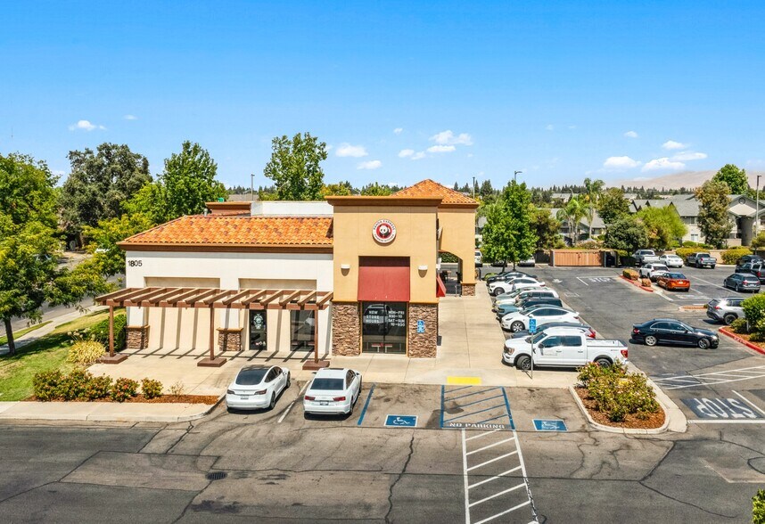 1805 Herndon Ave, Clovis, CA à louer - Photo de l’immeuble – Image 3 sur 9