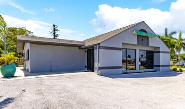 4202 Del Prado Blvd, Cape Coral, FL à louer Photo de l’immeuble– Image 1 sur 3
