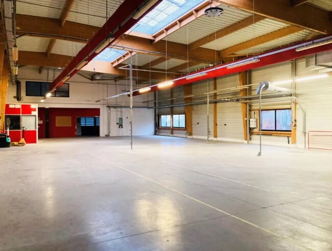 Plus de détails pour Local d’activités à vendre