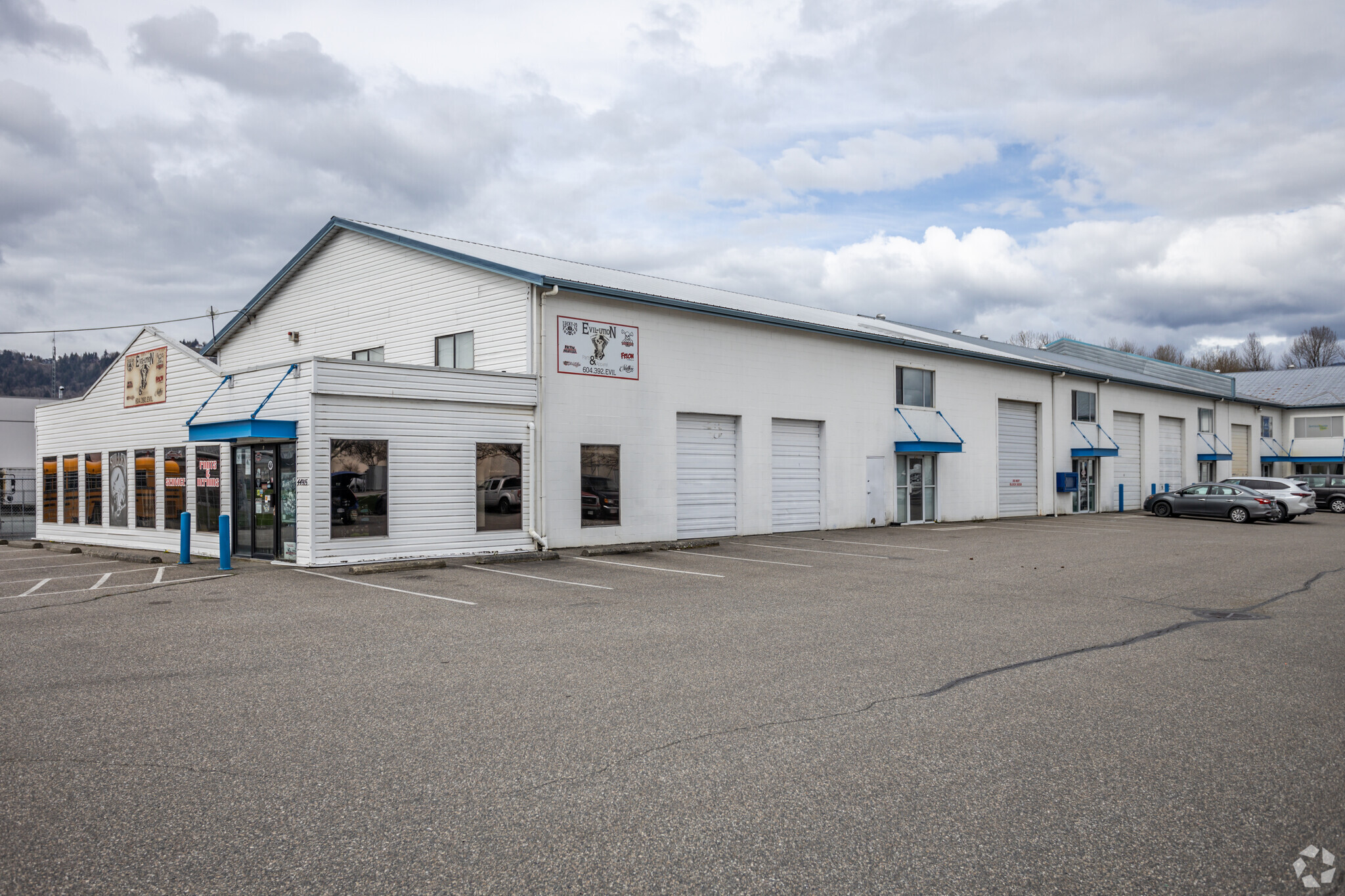 44915 Yale Rd, Chilliwack, BC à louer Photo principale– Image 1 sur 3