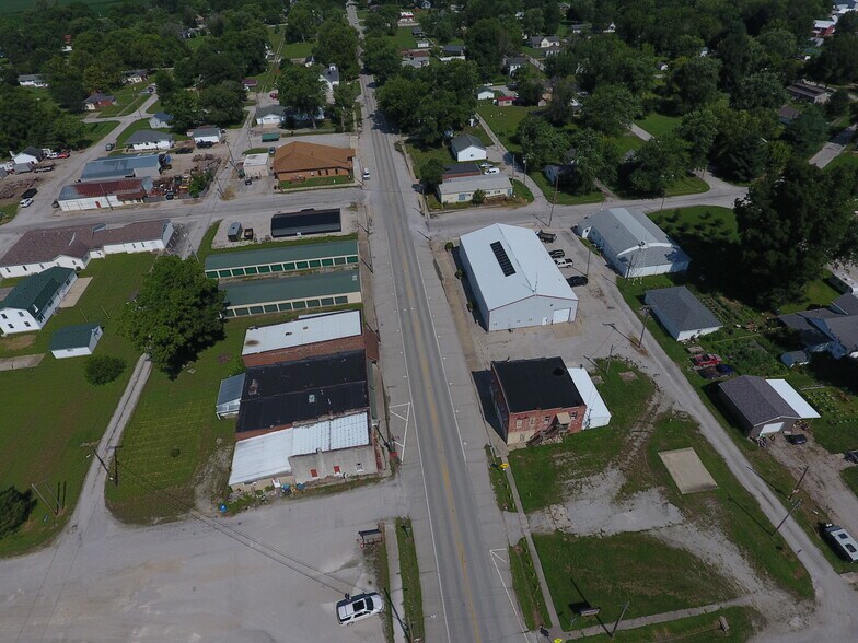 107 W Main St, Coffeen, IL à vendre - Photo de l’immeuble – Image 2 sur 47