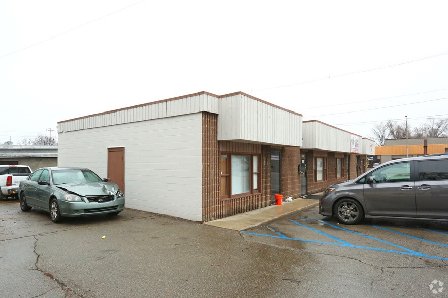 2820 S Cedar St, Lansing, MI à louer - Photo de l’immeuble – Image 3 sur 5