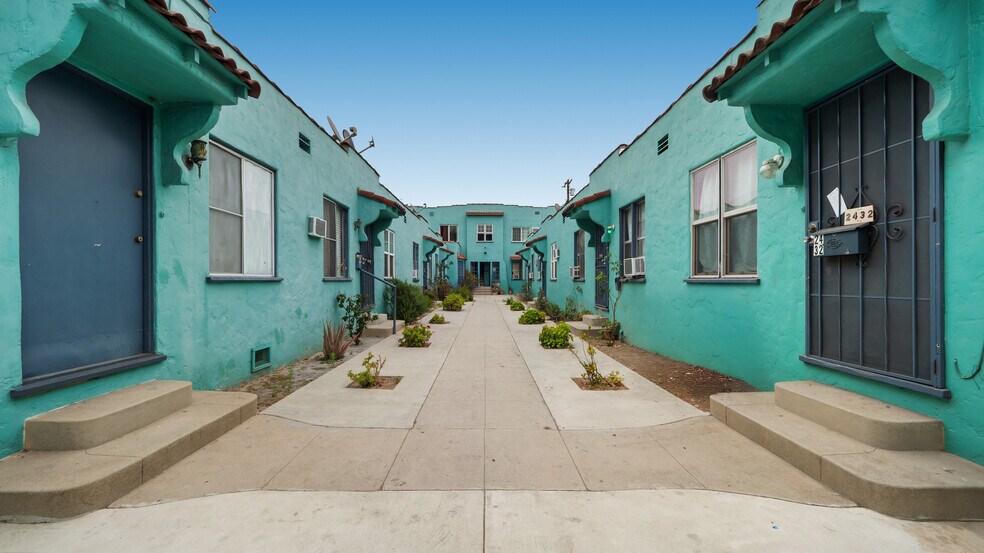 2432-2438 Daly St, Los Angeles, CA à vendre - Photo de l’immeuble – Image 2 sur 11