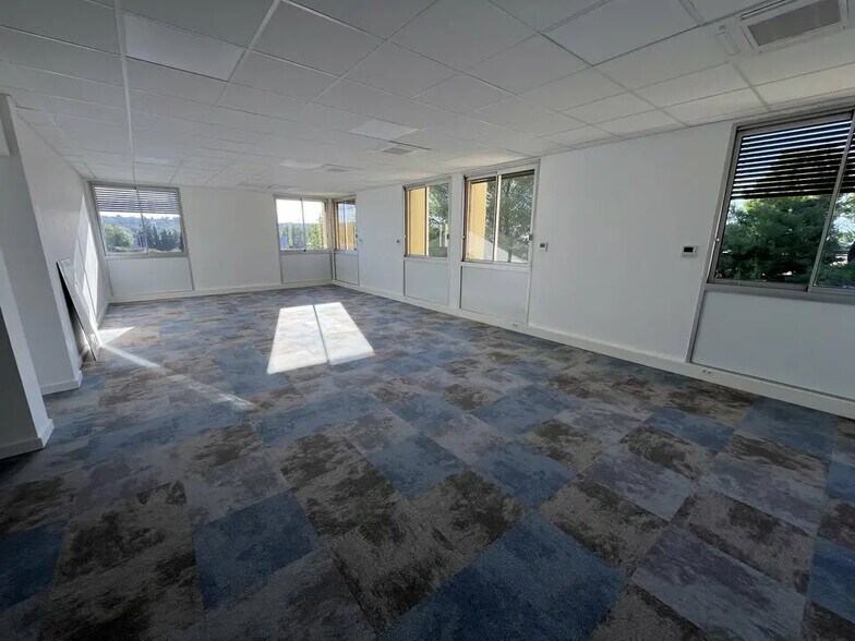 Bureau dans LES MILLES à vendre - Photo de l’immeuble – Image 1 sur 5