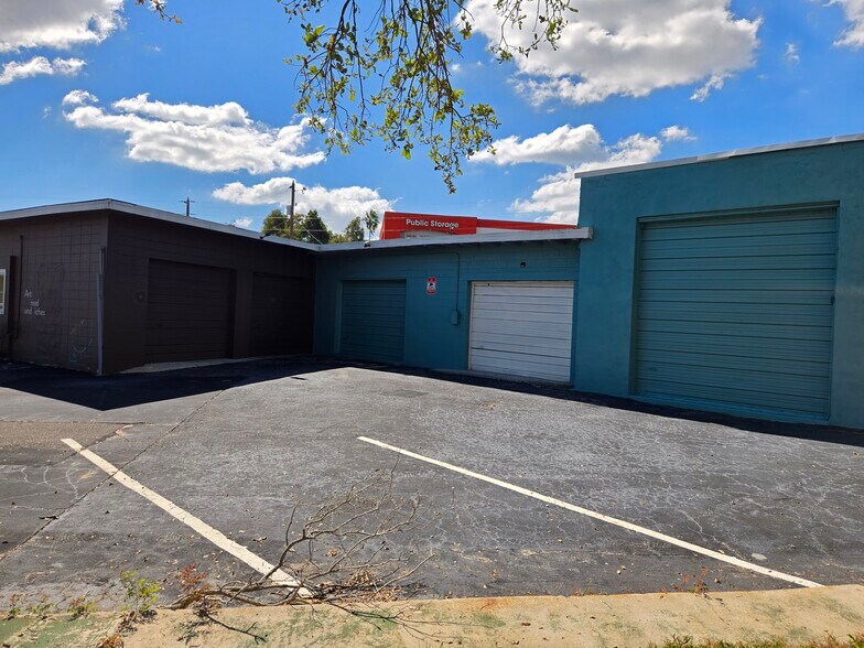 211 Missouri Ave N, Largo, FL à louer - Photo de l’immeuble – Image 3 sur 32