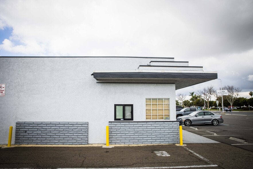 12582 Garden Grove Blvd, Garden Grove, CA à louer - Photo de l’immeuble – Image 2 sur 14