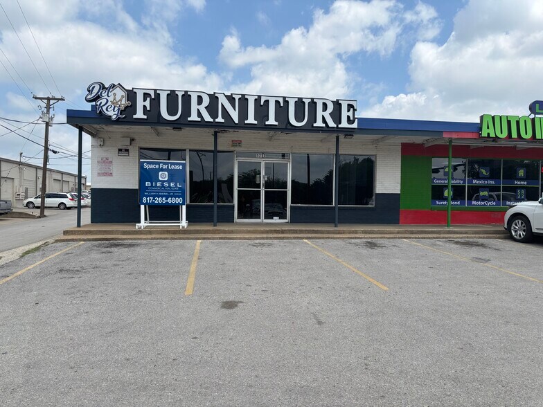 1717-1721 E Abram St, Arlington, TX à louer - Photo de l’immeuble – Image 3 sur 6