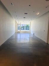 8117-8127 Melrose Ave, Los Angeles, CA à louer Photo intérieure– Image 2 sur 7