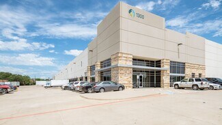 Plus de détails pour 1300 N State Highway 360, Grand Prairie, TX - Industriel/Logistique à louer