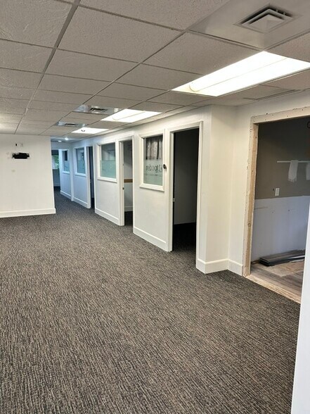 656 Kreag Rd, Pittsford, NY à louer - Photo de l’immeuble – Image 3 sur 25