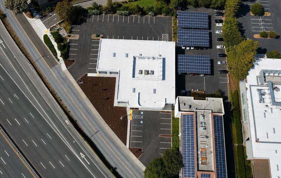 2612 Bayshore Pky, Mountain View, CA à louer - Photo de l’immeuble – Image 2 sur 9