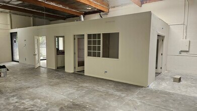 7647 Hayvenhurst Ave, Van Nuys, CA à louer Photo intérieure– Image 1 sur 4