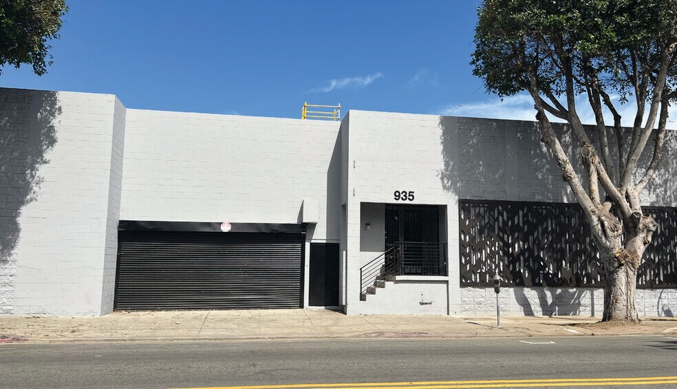 935 E 12th St, Los Angeles, CA à vendre - Photo de l’immeuble – Image 2 sur 10