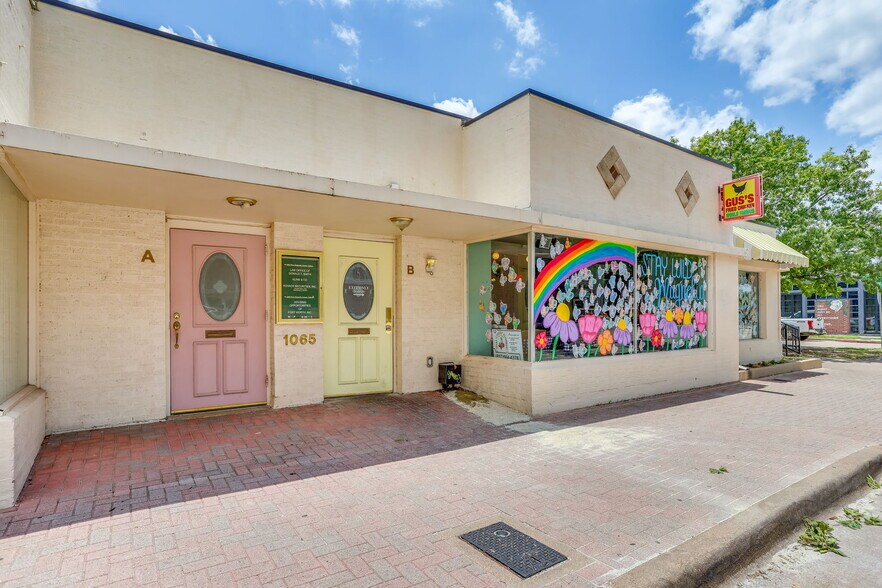 1065 W Magnolia Ave, Fort Worth, TX à louer - Photo de l’immeuble – Image 3 sur 14