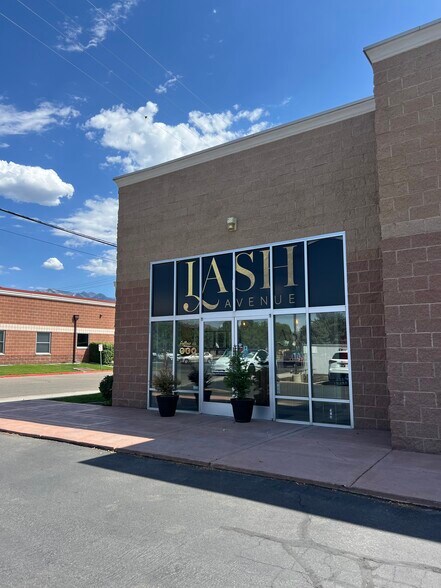 579-589 E Fort Union Blvd, Midvale, UT à louer - Photo de l’immeuble – Image 3 sur 8