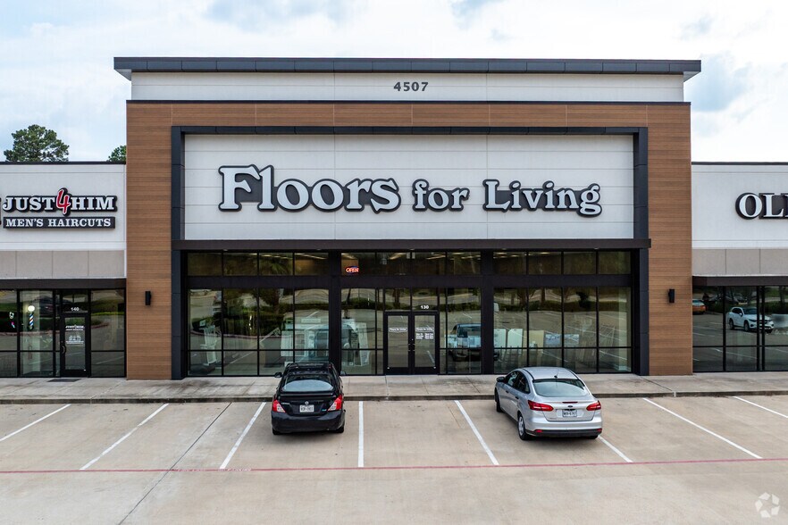 4507 W Davis, Conroe, TX à louer - Photo de l’immeuble – Image 2 sur 6