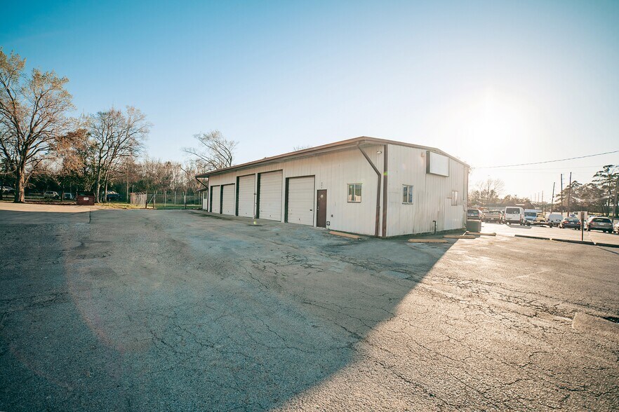 809 Old Montgomery Rd, Conroe, TX à louer - Photo de l’immeuble – Image 3 sur 8