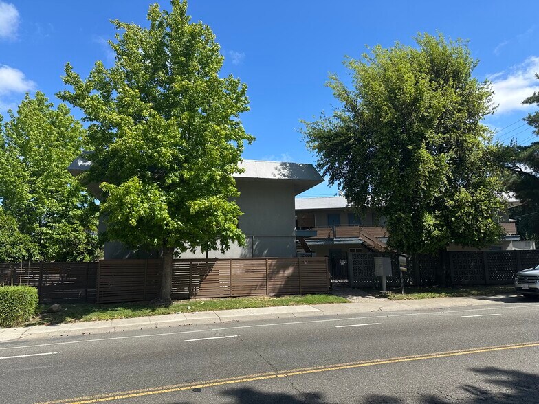 1143 43rd Ave, Sacramento, CA à vendre - Photo de l’immeuble – Image 2 sur 32