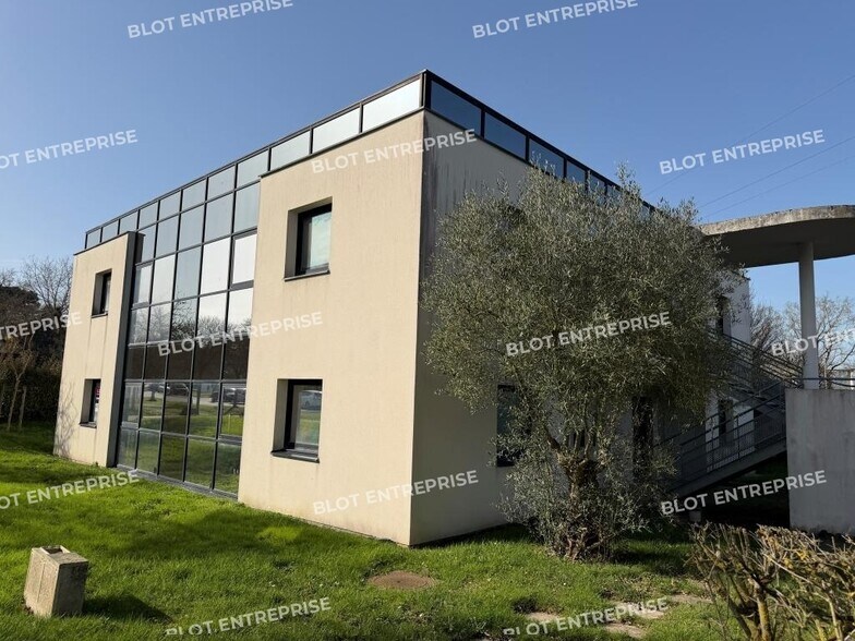 Bureau dans Bruz à vendre - Photo de l’immeuble – Image 1 sur 12