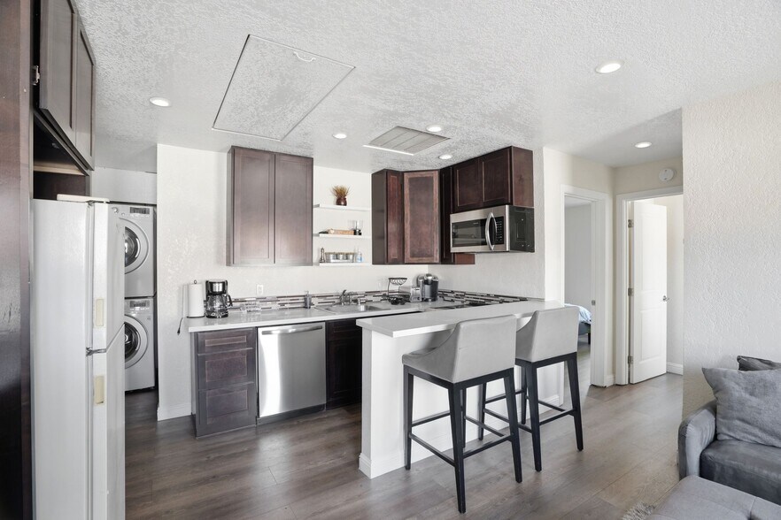 1131 Luchessi Dr, San Jose, CA à vendre - Photo de l’immeuble – Image 3 sur 18