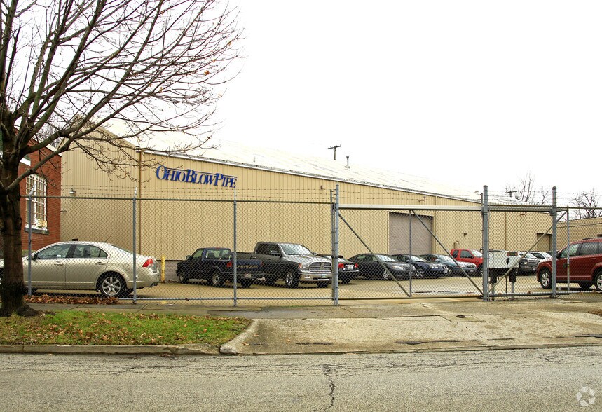 Manufacturing Facility with Office portefeuille de 3 biens à vendre sur LoopNet.fr - Photo principale – Image 2 sur 6