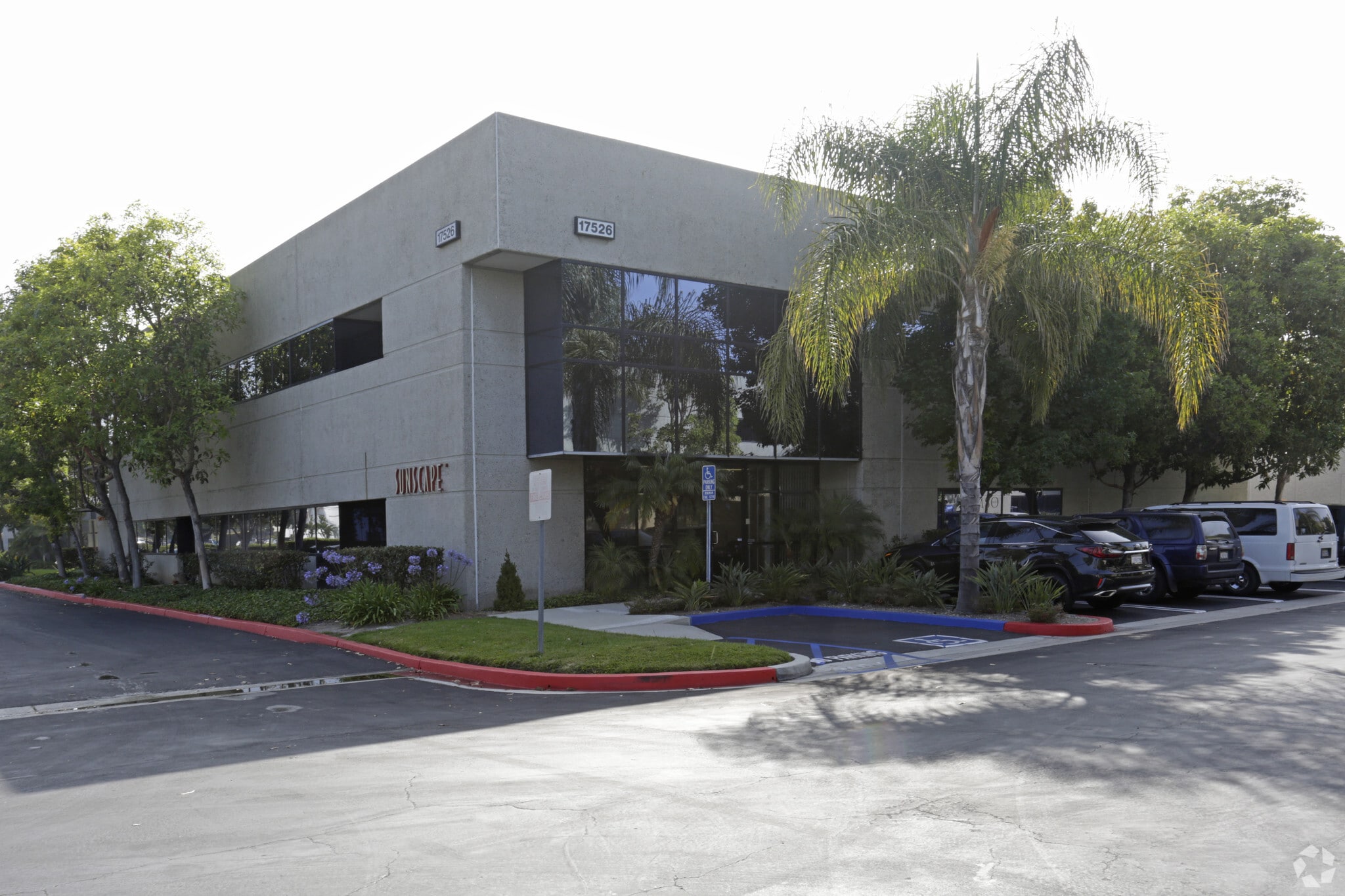 17526 Von Karman Ave, Irvine, CA à louer Photo principale– Image 1 sur 10