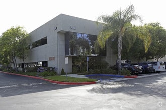 17526 Von Karman Ave, Irvine, CA à louer Photo principale– Image 1 sur 10