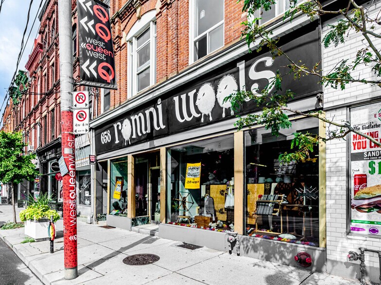 656-658 Queen St W, Toronto, ON à louer - Photo principale – Image 1 sur 5