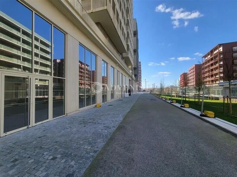 Local commercial dans Saint-Ouen-sur-Seine à louer - Photo de l’immeuble – Image 1 sur 11
