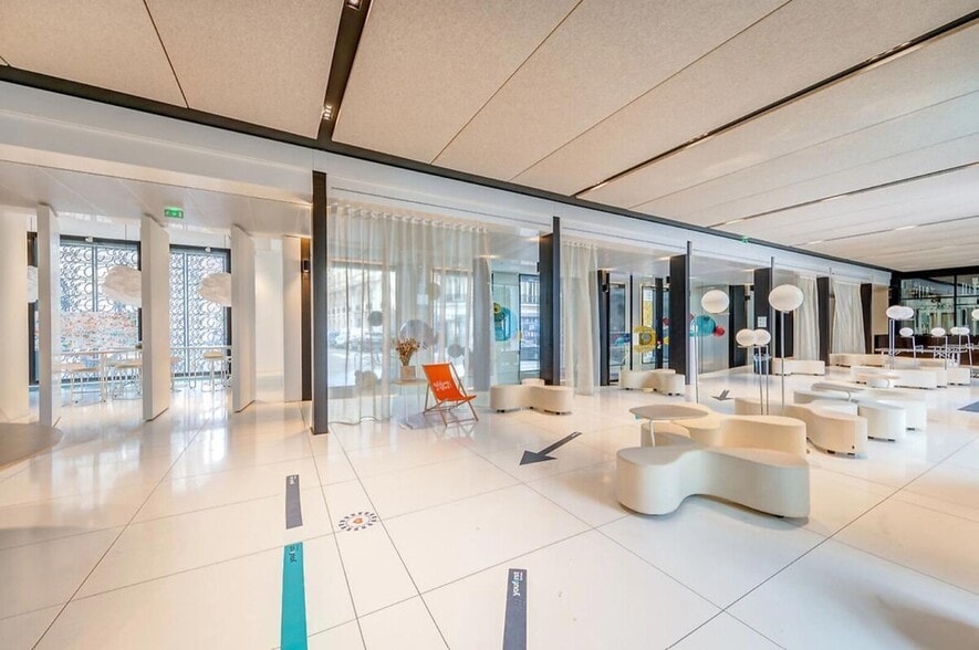 55 Rue D'Amsterdam, Paris à louer - Hall d’entrée – Image 2 sur 4