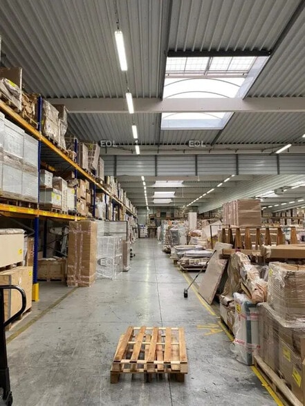 Industriel/Logistique dans Ferrières-en-Brie à louer - Photo de l’immeuble – Image 3 sur 11