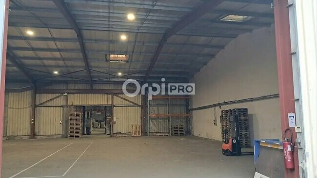 Plus de détails pour Local d’activités à vendre