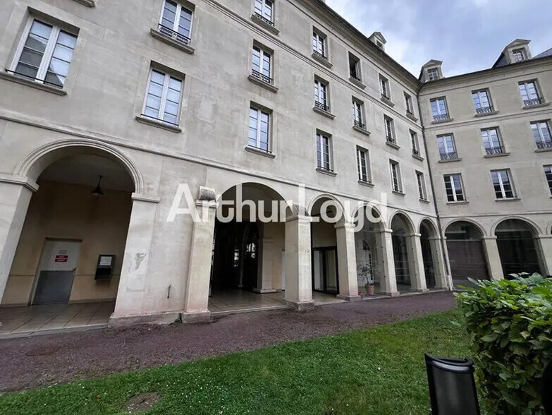 Bureau dans Caen à louer - Photo de l’immeuble – Image 1 sur 3