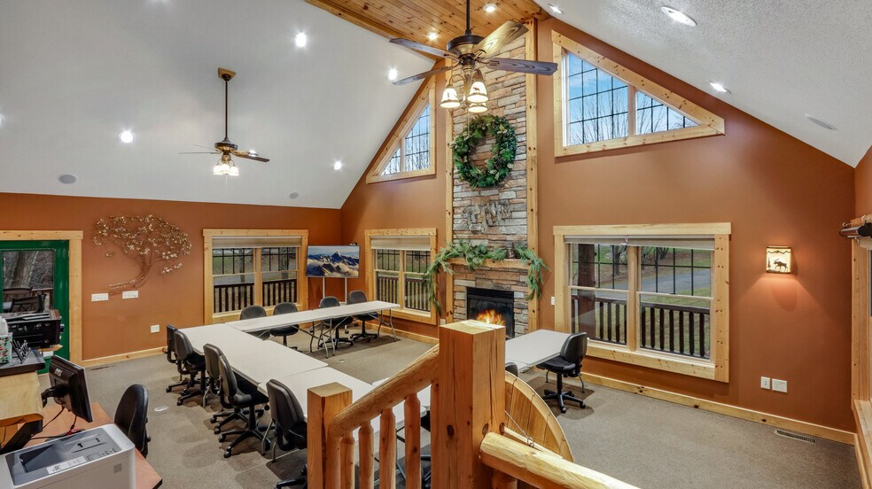 18061 County Highway OO, Chippewa Falls, WI à vendre - Photo de l’immeuble – Image 2 sur 27