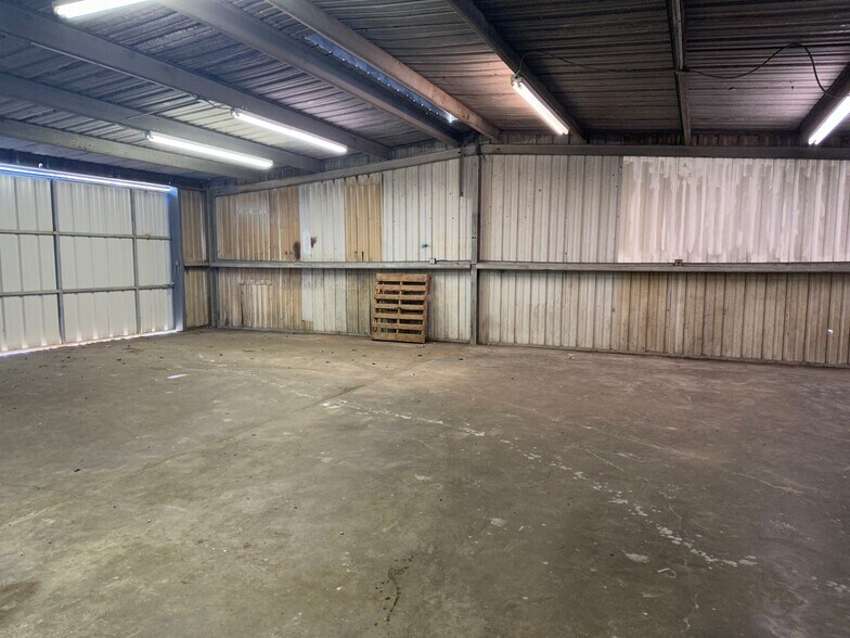 115 E Murray St, Angleton, TX à vendre - Photo intérieure – Image 3 sur 16