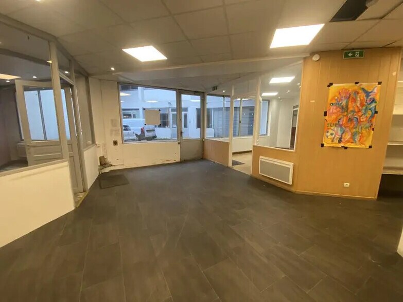 Industriel/Logistique dans Courbevoie à vendre - Photo de l’immeuble – Image 2 sur 7