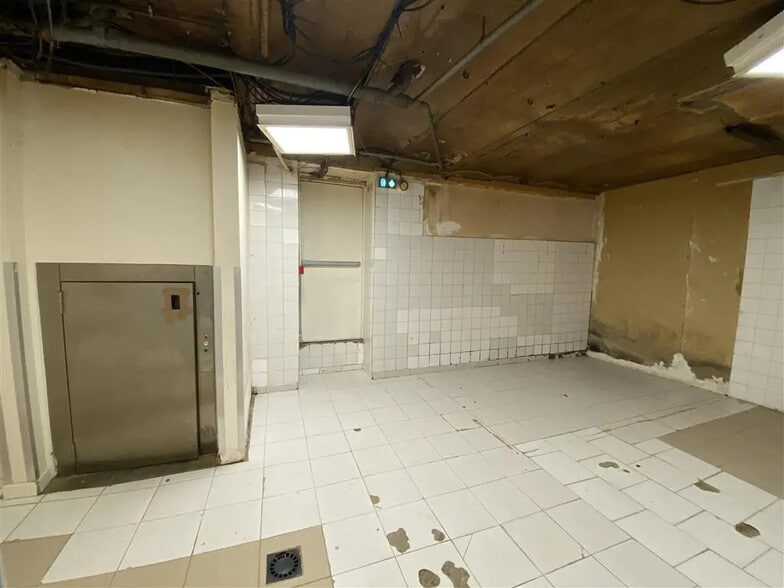 Local commercial dans Paris à louer - Photo de l’immeuble – Image 3 sur 9