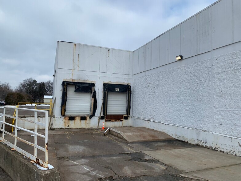 5205 22nd Ave, Moline, IL à vendre - Photo de l’immeuble – Image 2 sur 3