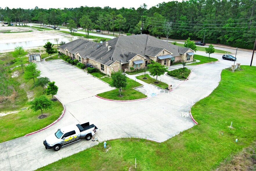 18111 Timber Forest Dr, Humble, TX à vendre - Photo de l’immeuble – Image 2 sur 8